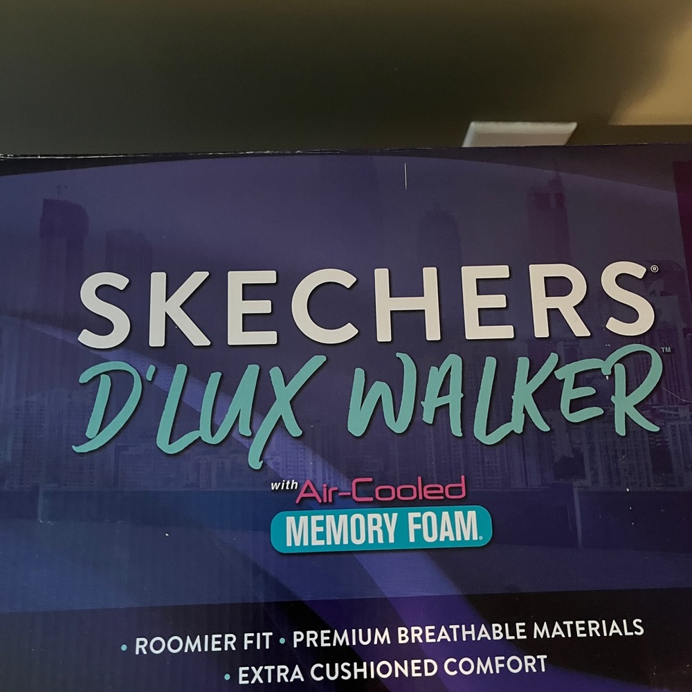 Size 8 medium Skechers D’Lux Walker with air-cooled memory foam - Picture 3 of 7